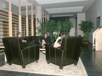 Le Dauphin Montreal Centre-Ville Hotel