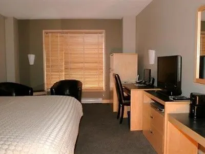 Hotel Le Dauphin Montreal Centre-Ville