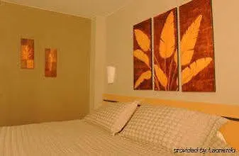 Le Dauphin Montreal Centre-Ville 3*,